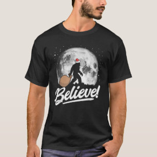 Glaube Santa Bigfoot Weihnachtsschnee Moon Night G T-Shirt