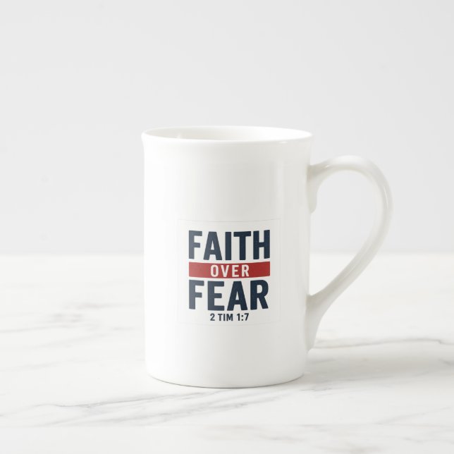 Glaube statt Angst – 2. Timotheus 1:7 Prozellantasse (Rechts)
