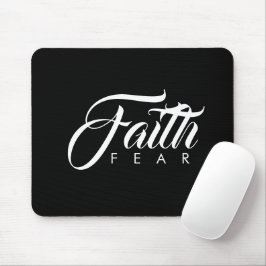Glaube über Angst schwarz Mousepad