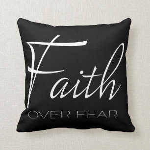 Glaube über Furcht-Ermutigung im Weiß Kissen