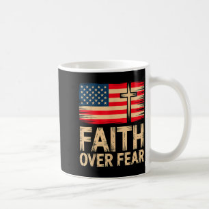 Glaube über Furcht Kreuz Amerikanische Flagge Kaffeetasse