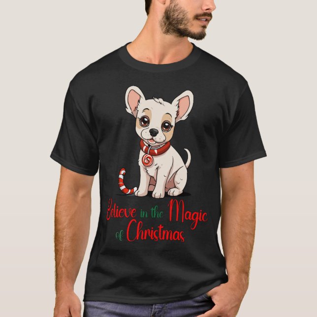 Glauben Sie an die Magie des Weihnachtshundes T-Shirt (Vorderseite)
