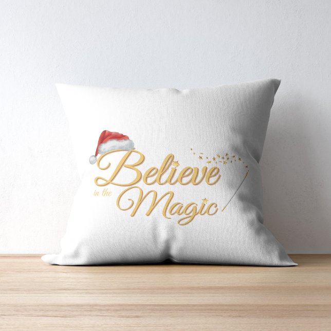 Glauben Sie an die Magie - Whimsical Holiday Desig Kissen (Von Creator hochgeladen)