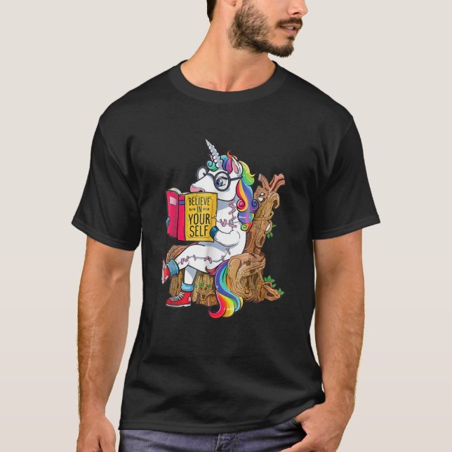 Glauben Sie an sich selbst Nerd Unicorn lesen Buch T-Shirt (Vorderseite)