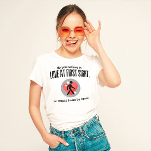 Glaubst du an Liebe am ersten T - Shirt? T-Shirt