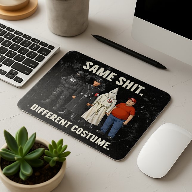 Gleiches Anderes Kostüm Mousepad (Von Creator hochgeladen)