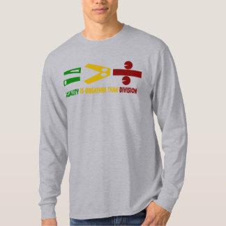 Gleichheit ist größer als Spaltung T-Shirt