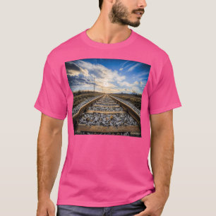 Gleise und Sonnenuntergang T-Shirt