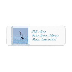 Gleitener Windsurfer