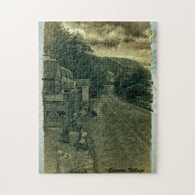 Glencoe Village, Glencoe, Lochaber, Schottland Puzzle (Vertikal)