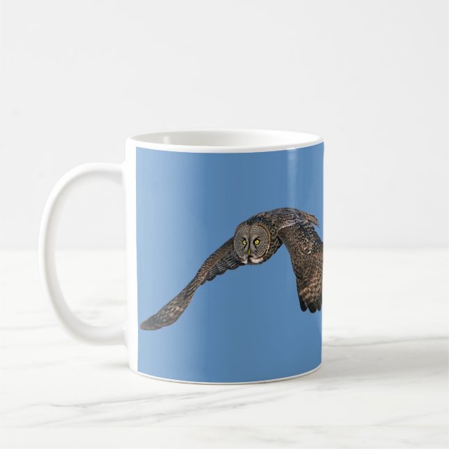 Gliding Great Gray Owl & Blue Sky Wildlife Raptor Tasse (Links)