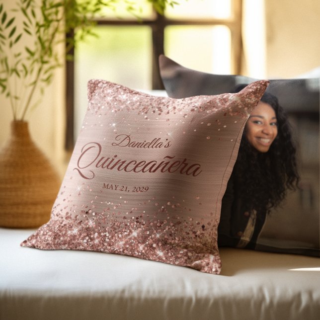 Glitterie Rose Gold Glam Quinceanera Foto Kissen (Glittery Rose Gold Glam Quinceanera Photo Throw Pillow)
