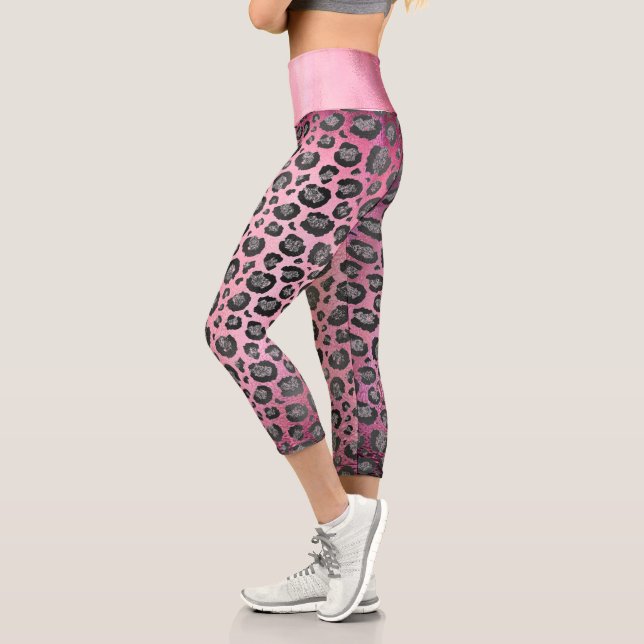Glitterie Silber Leopard Druck auf Hot Pink Capri Leggings (Links)