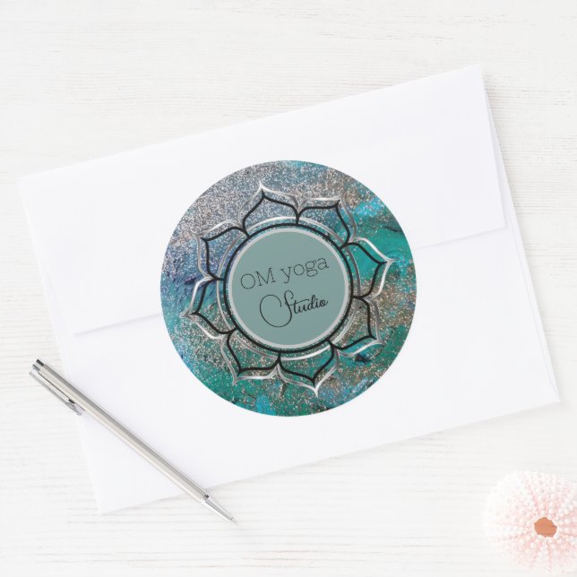 Glittery Blue Elegante OM Lotus Business Logo Runder Aufkleber (Umschlag)