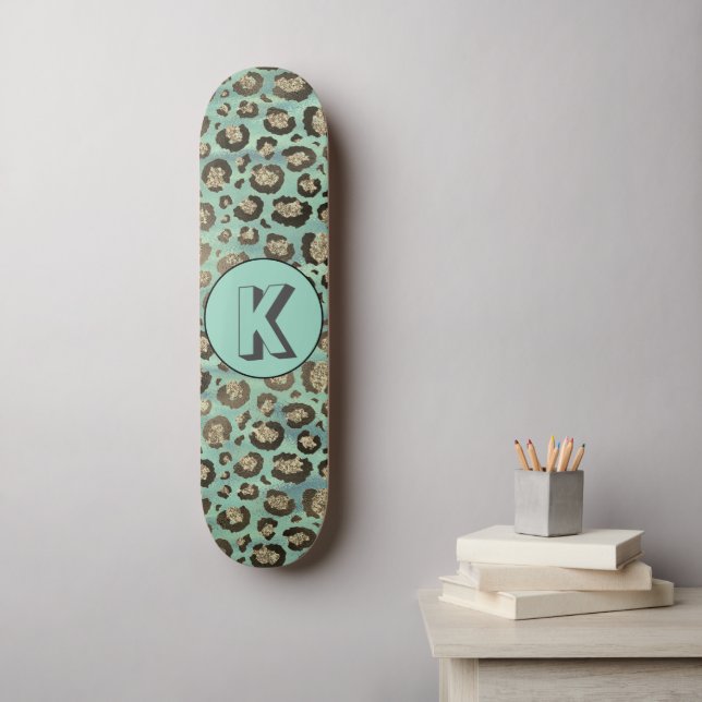 Glittery Leopard Print on Glossy Green Monogram Skateboard (Wandkunst)