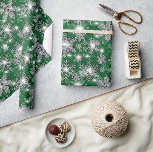 Glittery silbergrüne festliche Schneeflockenmuster Geschenkpapier