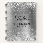 Glittery Silver Foil 70th Birthday Guest Notizbuch<br><div class="desc">Erstellen Sie Ihr eigenes Gästebuch zu 70. Geburtstagsfeiern in einem leeren Notebook. Karo in den Optionen für die Textseite für diese Notebooks. Girly Imitate funkelnd silberner Glitzer auf der Oberseite und unten Rand, über eine silbergraue Imitate aus gebürstetem Metall glänzende Folie. Passen Sie die Stile des Schriftartes an, um Ihr...</div>