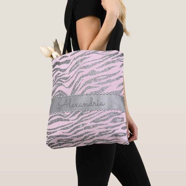 Glittery Silver Zebra Print on Pink Personalisiert (Von Nahem)