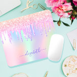 Glitzer Iridescent unicorn Regenbogenmonogramm Nam Mousepad<br><div class="desc">Ein trendiger, irisierender Hintergrund mit Einhorn- und Regenbogenpastellfarben in Rosa, lila, Rose Gold, Minzgrün. Dekoriert mit Imitaten Glitzer Tropfen in Rose Gold, Rosa und lila. Personalisieren und fügen Sie einen Namen, geschrieben mit einem modernen handgeschriebenen Stil Skript mit Swashes. Lila Buchstaben. Um die Swashes behalten, löschen Sie nur den Beispielnamen,...</div>