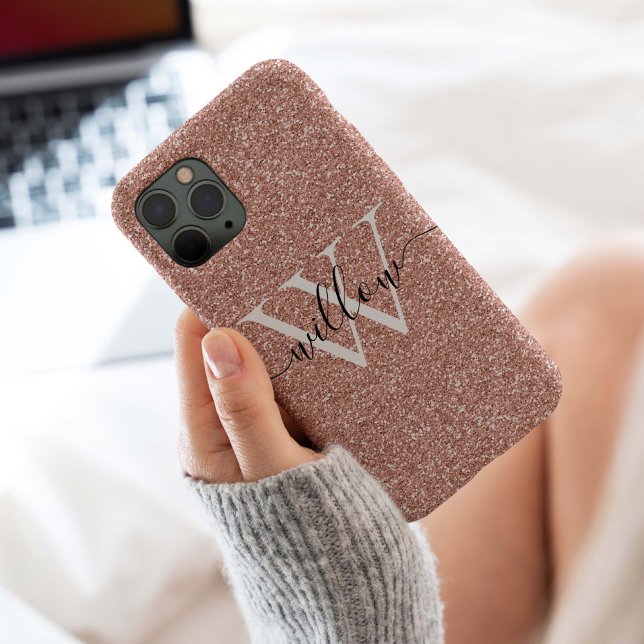 Glitzer Rose Gold Monogram Case-Mate iPhone Hülle (Elegant girly rose gold glitter with a white and black monogram for this modern case.)