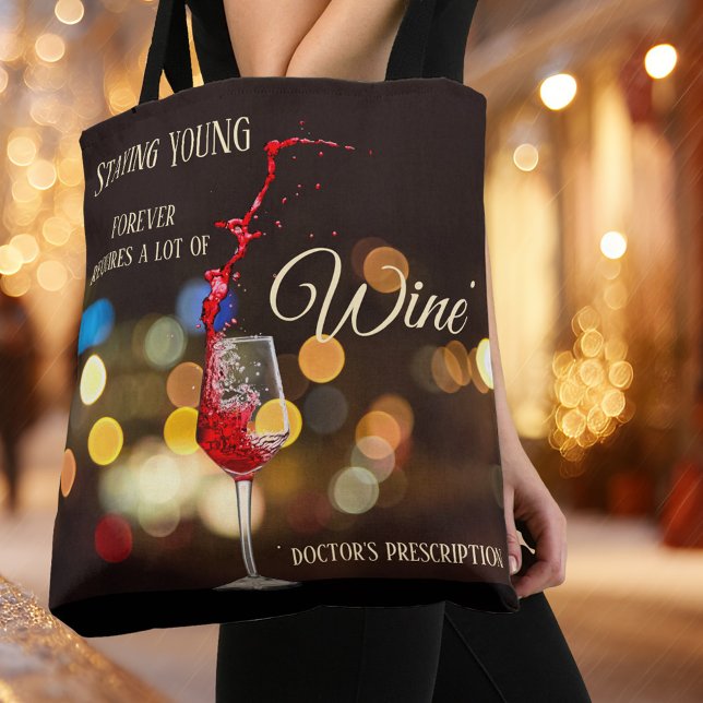 Glitzern Weinlupe (Tote bag with a wine theme featuring a glass of swirling wine on a sparkling light night scene )