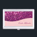 Glitzy Monogram Business Card Case Visitenkarten Dose<br><div class="desc">Glitzy monogramm Visitenkartengehäuse mit simuliertem funkelnden Glitzer auf dem Cover gedruckt. Sie können den Monogramm-Bereich individuell anpassen, um Ihre eigene Farbe zu erhalten, und die Hintergrundfarbe ändern, wenn Sie zu ihm gewollt haben. Entworfen für Damen, die in der Schönheits- oder Kosmetikindustrie arbeiten und einen glamourösen Visitenkartenhalter für Frauen gewollt haben....</div>