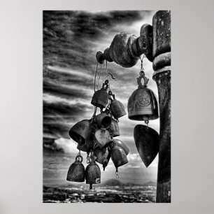 Glocken beim Eintritt in den buddhistischen Tempel Poster