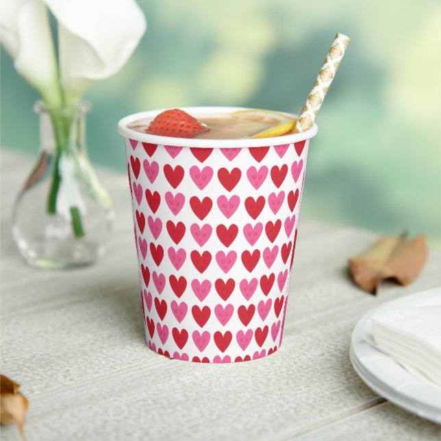 Glossy Heart Design Paper Cups Pappbecher (In Situ)