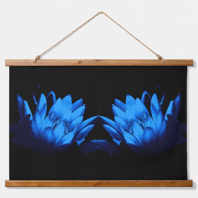 Glowing Blue Water Lily Lotus Flower Abstract Wandteppich Mit Holzrahmen (Vorne)
