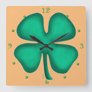 Glück 4 Leaf Irish Kleber an einer quadratischen W Quadratische Wanduhr