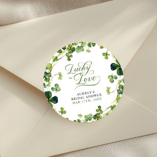 Glück im Liebes-Brautjungfern-Einstand Grüner Klee Runder Aufkleber