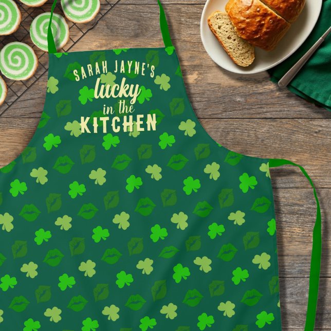 Glück in der Kitchen Green St Patrick's Day Schürz Schürze (Be lucky in the kitchen with this cute shamrock and kisses apron. Just add your name)