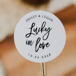 Glück in der Liebe Hochzeit Lotterie Gefallen Runder Aufkleber<br><div class="desc">Glück in der Liebe Hochzeitslotterie Gunst Sticker</div>