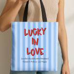 Glück in der Liebe Las Vegas Bachelorette<br><div class="desc">Ein Glück in der Liebe Thema Tasche ist ein Muss für Ihre Las Vegas Feier. Schreib es in einen kühlen Schriftart und personalisiere es mit einem Namen, Ort oder Datum. Ideal für Geschenke und Fotos für Gruppen. | Klicken Sie auf "Dieses Design personalisieren", um Ihre Daten hinzuzufügen. Entdecken Sie den...</div>