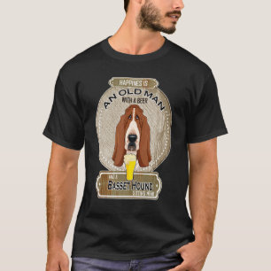 Glück ist ein alter Mann mit einem Bier-Basset-Hun T-Shirt