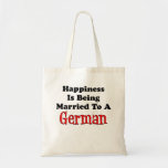 Glück ist einem Deutschen Verheiratet Tragetasche<br><div class="desc">Das Glück wird einem deutschen coolen Totbeutel Verheiratet. Eine tolle Tasche für einen deutschen Mann oder eine deutsche Frau. Lass allen,  dass der Schlüssel zum Glück darin besteht,  jemanden Deutscher zu heiraten.</div>