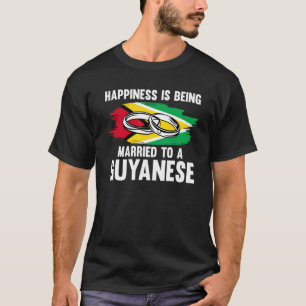 Glück ist einem Guyana Verheiratet T-Shirt
