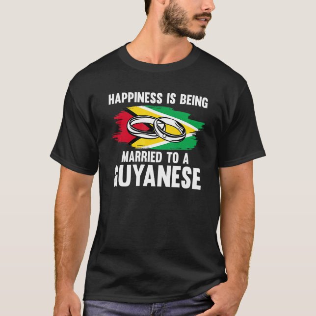 Glück ist einem Guyana Verheiratet T-Shirt (Vorderseite)