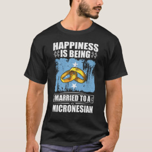 Glück ist einem Mikronesier Verheiratet T-Shirt