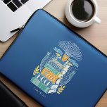 Glück ist Kaffee und Bücher Personalisiert Laptopschutzhülle<br><div class="desc">Personalisiertes Design mit einer handgezeichnet Abbildung eines Buchstapels und einer Kaffeetasse. Ideal für Kaffeeliebhaber Buchwürmer.</div>