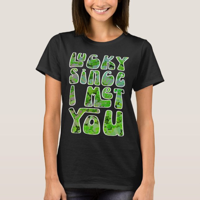 Glück seit ich Sie getroffen St Patrick s Day Lieb T-Shirt (Vorderseite)