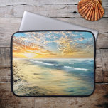 Glücklich am Beach Laptop-Sieb Laptopschutzhülle<br><div class="desc">Laptop-Hülle mit Bild eines Sonnenuntergangs am Strand,  mit Ihren eigenen Texten (optional).</div>