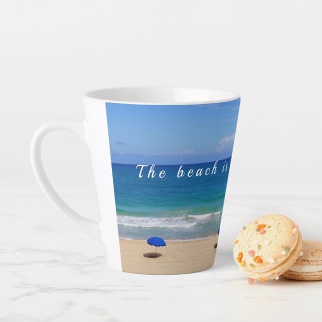 Glücklich am Strand / Meer und Sand Latte Tasse (Beispiel)