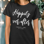 Glücklich immer nach Hochzeit Personalisiert Schwa T-Shirt<br><div class="desc">Machen Sie eine Aussage mit diesem personalisierten Hochzeitsfest T - Shirt! Die Wörter "Happily ever after" werden in einem trendigen Skript-Schriftart geschrieben,  und unten können Sie einen individuelle Name,  Hochzeitstag,  Ort oder anderen Text hinzufügen. Ein schönes Geschenk für jede Braut! Farben: schwarz und weiß.</div>