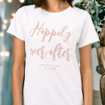 Glücklich immer nach Hochzeit Personalisiertes Dus T-Shirt<br><div class="desc">Machen Sie eine Aussage mit diesem personalisierten Hochzeitsfest T - Shirt! Die Wörter "Happily ever after" werden in einem trendigen Skript-Schriftart geschrieben,  und unten können Sie einen individuelle Name,  Hochzeitstag,  Ort oder anderen Text hinzufügen. Ein schönes Geschenk für jede Braut! Farben: rosa und weiß staubig.</div>