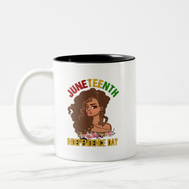 GLÜCKLICH JUNETEENTH 2025 ZWEIFARBIGE TASSE (Links)