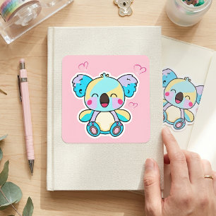 Glücklich lächelnder Baby koala Bär mit Liebe Herz Quadratischer Aufkleber