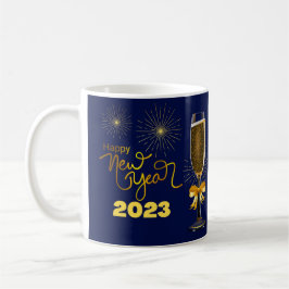 GLÜCKLICH NEUJAHR 2023 , blau und gold dekoriert , Kaffeetasse