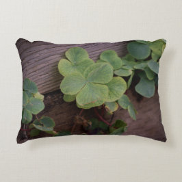 Glücklich oder bestimmt? St. Patricks Day-Kleeblät Dekokissen