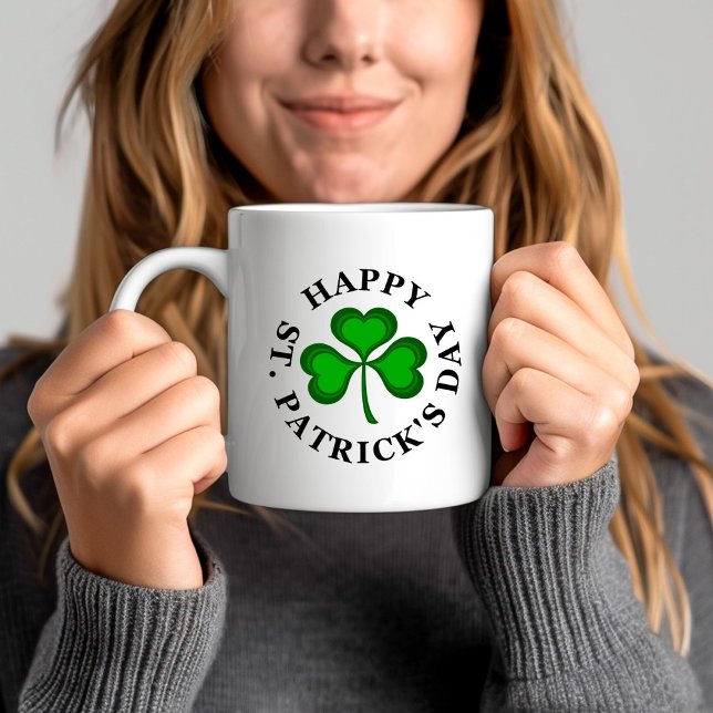 GLÜCKLICH ST. PATRICK'S DAY Text mit grünem Kleebl Kaffeetasse (HAPPY ST. PATRICK'S DAY Text with green Shamrock Coffee Mug)